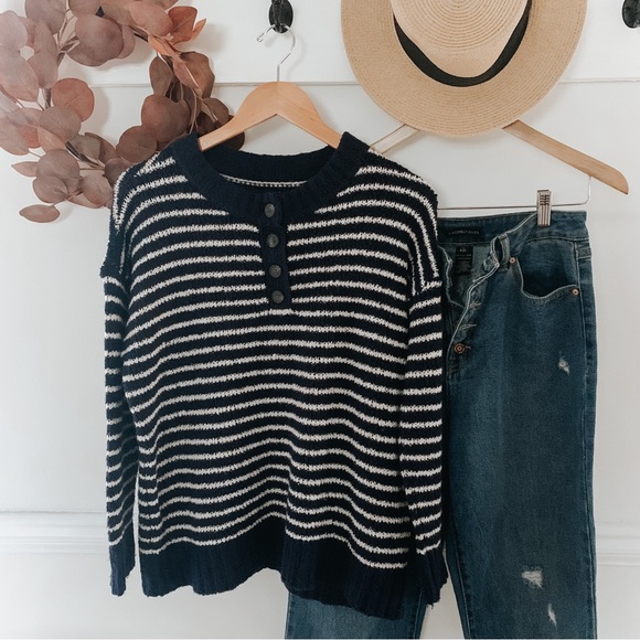 American Eagle Outfitters Sweaters - American Eagle Jegging Fit Sweater